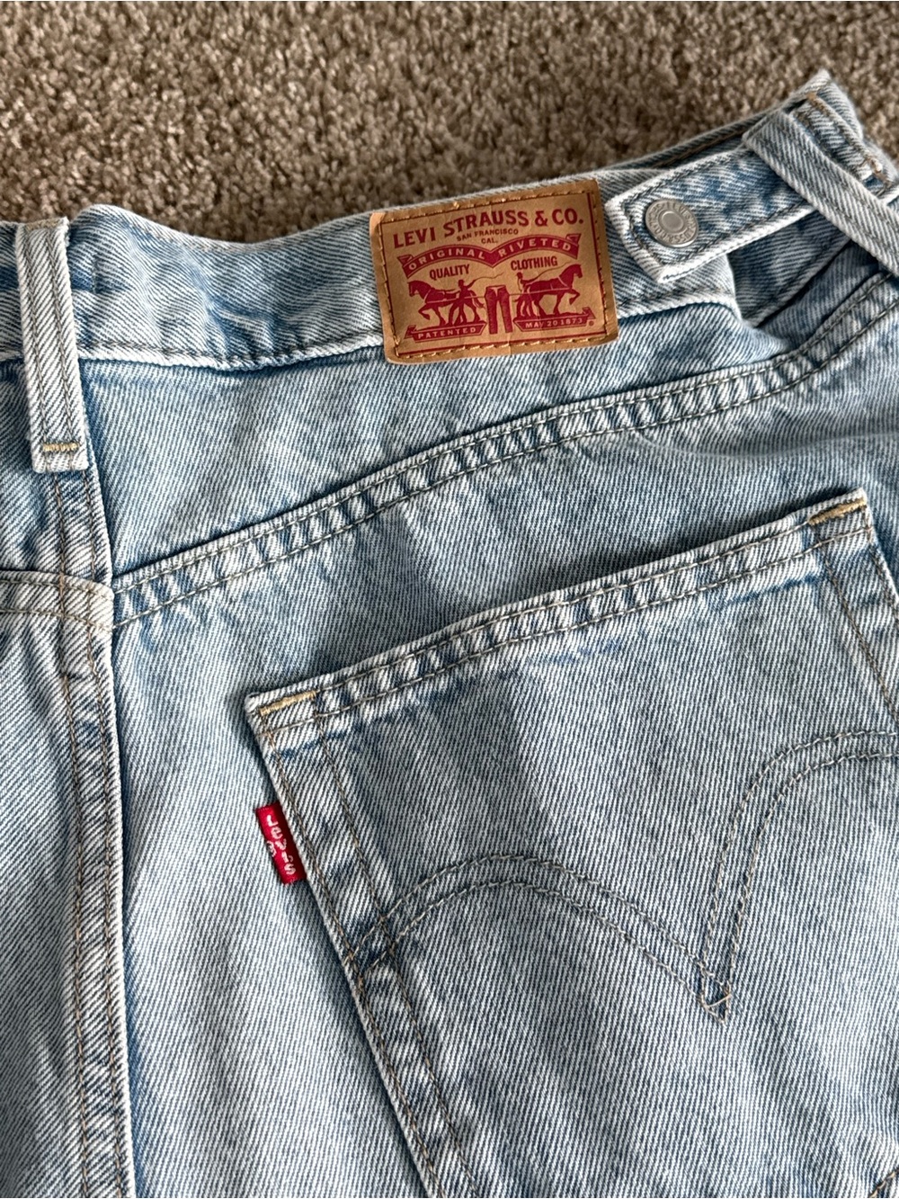 Levi’s Midi Cinch Shorts